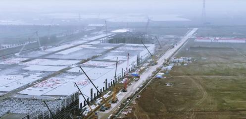 特斯拉上海超级工厂进度惊人:建筑几乎完工 已开始安装生产设备